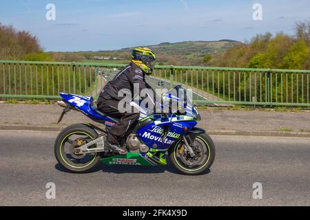 2003 Honda CBR 600 RR-4 599cc; motociclista; trasporto a due ruote, motocicli, veicolo, Strade, motociclette, motociclette e motociclette che guidano a Chorley, Regno Unito Foto Stock