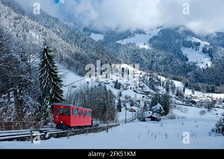 Svizzera, Vaud, Waadt, Hiver, inverno, neige, Schnee, Snow, funiculaire, Standseilbahn, Funicolare Les Avents - Sonloup, Les Avents, montagnes, Berge Foto Stock