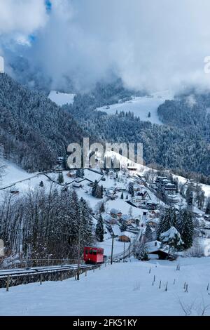 Svizzera, Vaud, Waadt, Hiver, inverno, neige, Schnee, Snow, funiculaire, Standseilbahn, Funicolare Les Avents - Sonloup, Les Avents, montagnes, Berge Foto Stock