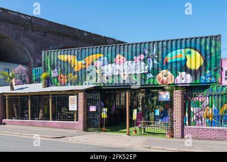 Birdies Bar e barbecue presso la Custard Factory di Digbeth, Birmingham, Regno Unito Foto Stock