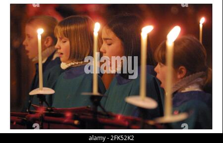 Salisbury Cath. Coro durante una registrazione di canzoni di lode.pic David Sandison 4/12/2002 Foto Stock