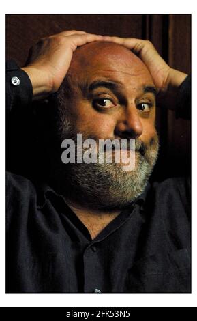 Alexei Sayle nel Russel Hoyel a London.pic David Sandison 26/8/2003 Foto Stock