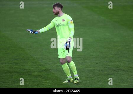 SUNDERLAND, REGNO UNITO. 27 APRILE Lee Burge of Sunderland durante la partita Sky Bet League 1 tra Sunderland e Blackpool allo Stadium of Light di Sunderland martedì 27 Aprile 2021. (Credit: Mark Fletcher | MI News) Foto Stock