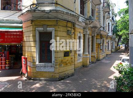 Un edificio residenziale degli anni '30 in cui il famoso scrittore cinese Lu Xun visse in quel decennio. Guangzhou, Cina Foto Stock