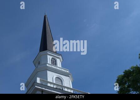 Campanile placcato in rame su una chiesa cristiana, Lancaster, Carolina del Sud, Stati Uniti. Foto Stock