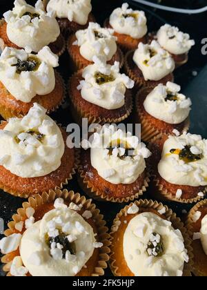 Cupcake di frutta di passione Foto Stock