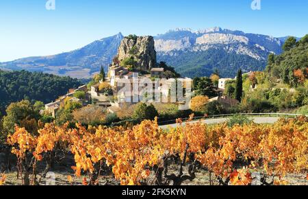 Il piccolo villaggio di la Roque-Alric in Provenza Francia Foto Stock