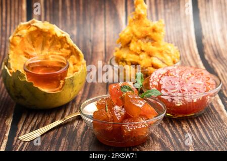 Ayurvedic Bael o Bel Murabba è fatto di legno di mela o Belgiri Bili Bhel zucchero e Shahad Madhu. Cura la malattia addominale, pulisce e rafforza Foto Stock