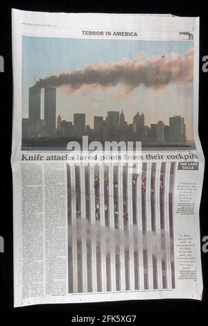 All'interno della pagina del giornale del Times in seguito agli attacchi terroristici contro gli Stati Uniti dell'11 settembre 2001. Foto Stock