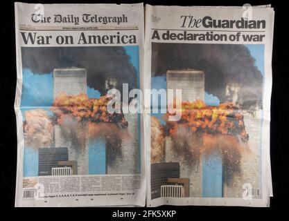 Le prime pagine dei quotidiani Daily Telegraph e Guardian in seguito agli attacchi terroristici contro gli Stati Uniti dell'11 settembre 2001. Foto Stock