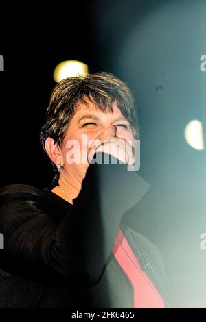 Belfast, Regno Unito. 9 Giugno 2017. Arlene Foster alle elezioni generali britanniche Conte a Belfast Credit: Bonzo/Alamy Live News Foto Stock