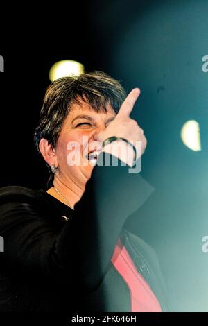 Belfast, Regno Unito. 9 Giugno 2017. Arlene Foster alle elezioni generali britanniche Conte a Belfast Credit: Bonzo/Alamy Live News Foto Stock