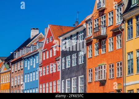 Case colorate del distretto di Nyhavn a Copenhagen, Danimarca Foto Stock