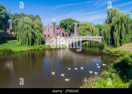 DEN BOSCH, PAESI BASSI - 30 AGOSTO 2016: Ponte su un canale a Den Bosch, Paesi Bassi Foto Stock