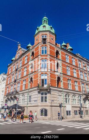 COPENAGHEN, DANIMARCA - 26 AGOSTO 2016: Antico edificio ben conservato nel centro di Copenhagen, Danimarca Foto Stock