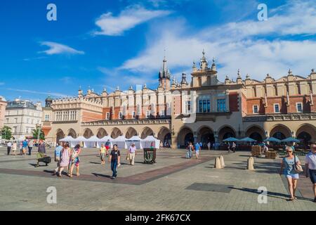 CRACOVIA, POLONIA - 4 SETTEMBRE 2016: Mercato dei tessuti sulla piazza del mercato di Cracovia, Polonia Foto Stock