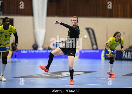 Parigi, Francia. 28 aprile 2021. Nadia Offendal durante il campionato francese delle donne, Ligue Butagaz Energie, play-off giorno 5 partita di pallamano tra Parigi 92 e Metz HB il 28 aprile 2021 al Palais des Sports Robert Charpentier a Issy-les-Moulineaux, Francia - Credit: Victor Joly/Alamy Live News Foto Stock