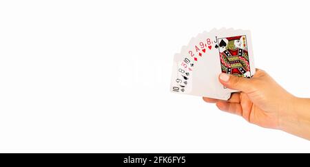 La mano tiene gioco di carte di poker - sfondo bianco Foto Stock