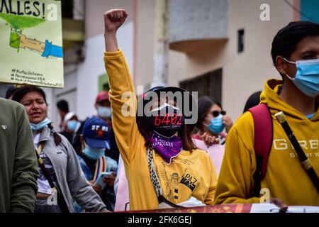 Ipiales, Narino, Colombia. 28 Apr 2021. Demostrator indossando maschera mentre sta urlando contro la riforma fiscale in Ipiales il 28 aprile 2021 Credit: Juan Camilo Erazo Caicedo/LongVisual/ZUMA Wire/Alamy Live News Foto Stock