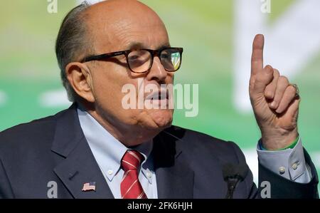 WEST PALM BEACH, FLORIDA - 19 DICEMBRE: Indossando il suo anello World Series di New York YankeeÕs, l'ex sindaco di New York e avvocato del presidente Donald Trump Rudy Giuliani parla al Turning Point USA Student Action Summit del 2019 - Day 1 al Palm Beach County Convention Center il 19 dicembre 2019 a West Palm Beach, Florida. Persone: Rudy Giuliani Foto Stock