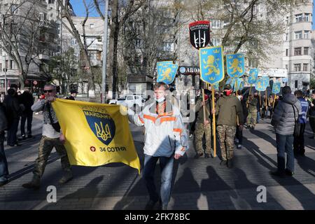 KIEV, UCRAINA - 28 APRILE 2021 - i partecipanti alla marcia di Vyshyvankas si sono tenuti in occasione del 76° anniversario della fondazione della prima Divisione Ucraina Volontariato si sono riuniti in Piazza Arsenalna, a Kiev, capitale dell'Ucraina. Credit: Ukrinform/Alamy Live News Foto Stock