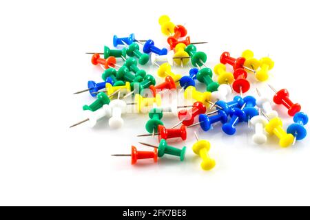 spille colorate su sfondo bianco. Foto Stock