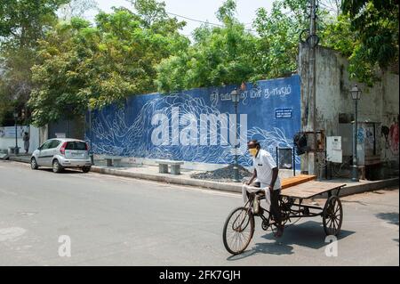 PONDICHERRY, INDIA - 2021 aprile: Rue du Bazar Saint Laurent, arte di strada di Delphine Delas. Foto Stock