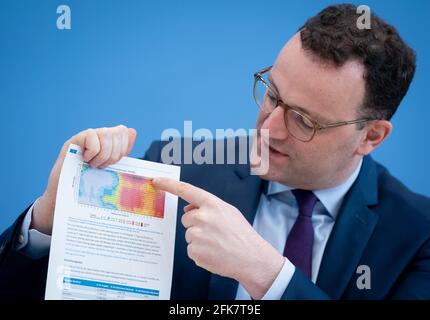 Berlino, Germania. 29 Apr 2021. Jens Spahn (CDU), Ministro federale della sanità, tiene una conferenza stampa sugli ulteriori sviluppi della pandemia di Corona. Credit: Kay Nietfeld/dpa/Alamy Live News Foto Stock