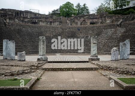 Lione (Francia), 28 aprile 2021. Vista sul teatro antico con i resti gallo-romani. Foto Stock