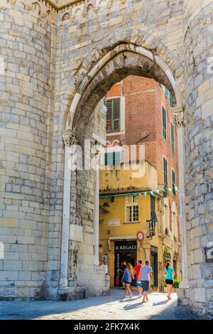 Genova, liguria, Italy. La porta della Porta Soprana. Foto Stock