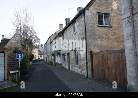 Una fila di cottage a Northleach, Gloucestershire nel Regno Unito Foto Stock