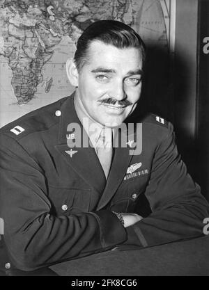 Captain CLARK GABLE delle forze aeree dell'esercito degli Stati Uniti nell'ottobre 1943 dopo il ritorno in America da un giro di dovere in Inghilterra durante la seconda guerra mondiale Foto Stock