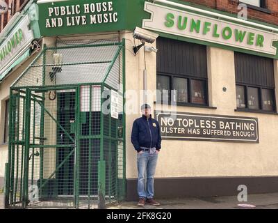 Pedro Donald, Il proprietario del Sunflower Bar di Belfast ha detto che teme che non potrà riaprire il venerdì quando l'ospitalità all'aperto nell'Irlanda del Nord è autorizzata a riaprire per la prima volta dall'ultimo blocco iniziato nel mese di dicembre dopo essere stato detto che la sua area all'aperto non è conforme requisiti. Data immagine: Giovedì 29 aprile 2021. Foto Stock