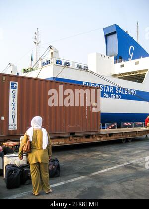 Scena nel porto, Palermo, Sicilia, Italia, Europa del Sud Foto Stock