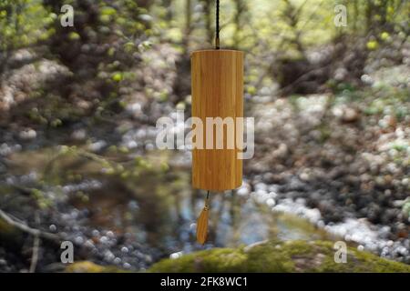 Koshi vento cimes fuori nella foresta per la terapia di guarigione del suono, yoga e meditazione, relax Foto Stock