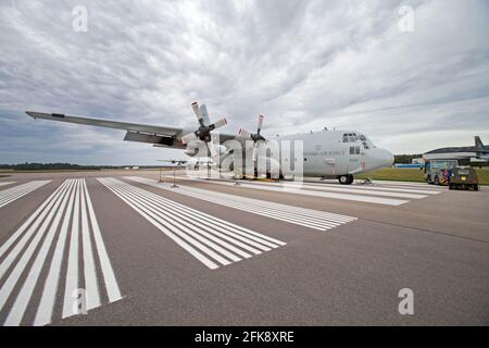 Lockheed C-130H Hercules 846, presso la base aerea di Malmen. La base aerea di Malmen è una base militare situata a Malmslätt, Linköping, Svezia. Foto Stock