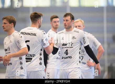 Eat, Germania. 25 aprile 2021. Giubileo finale KI, da sinistra a destra Rune DAHMKE (KI), Harald REINKIND (KI), Domagoj DUVNJAK (KI) Handball 1 Bundesliga, 12° incontro, TUSEM Essen (e) - THW Kiel 27:31, il 25 aprile 2021 in e ssen/Germany Live Usage News: ¬ Live dpa Worldwide Foto Stock