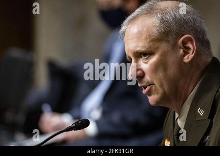 Washington, Stati Uniti. 29 Apr 2021. Il Direttore dell'Agenzia di intelligence per la Difesa, il Lt. Generale Scott Berrier, testimonia a un'audizione dei servizi Armed del Senato per esaminare le minacce a livello mondiale su Capitol Hill a Washington, DC giovedì 29 aprile 2021. Pool Photo by Samuel Corum/UPI Credit: UPI/Alamy Live News Foto Stock