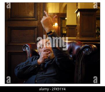 Alexei Sayle nel Russel Hoyel a London.pic David Sandison 26/8/2003 Foto Stock