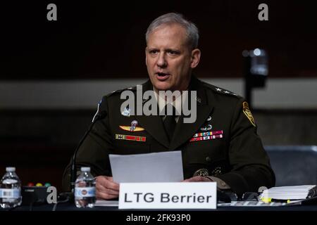 Il Direttore Generale dell'Agenzia di intelligence per la Difesa Scott Berrier testimonia a Capitol Hill, a Washington, giovedì 29 aprile 2021, Durante un'audizione dei servizi armati del Senato per esaminare le minacce in tutto il mondo. (Foto di Pool/Sipa USA) Credit: Sipa USA/Alamy Live News Foto Stock