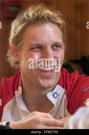 INGHILTERRA PREMERE CONFF AL PENNYHILL PARK HOTEL PER IL LORO SIX NATIONS MATCH CON L'ITALIA. Lewis Moody. 8/3/2005 FOTO DAVID ASHDOWNCHAMPIONS LEAGUE RUGBY INGHILTERRA Foto Stock