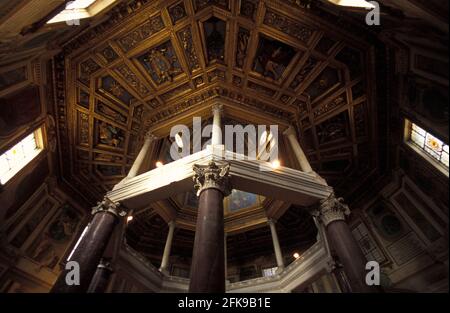 Battistero Laterano ottagonale a cupola, Archibasilica di San Giovanni in Laterano, Roma, Italia Foto Stock