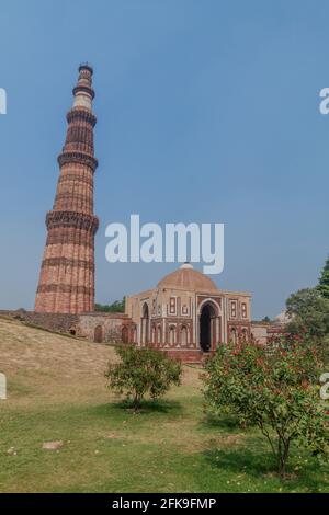 Minareto Qutub Minar e porta Alai Darwaza Alai , a Delhi, India. Foto Stock