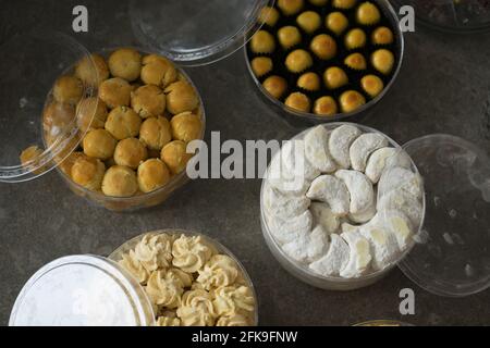 KUE lebaran, biscotti assortiti di specialità indonesiane per Idul Fitri Foto Stock