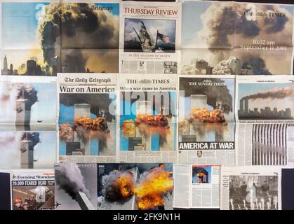 Collage/esposizione massiccia delle reazioni di giornali e riviste del Regno Unito a seguito degli attacchi terroristici contro gli Stati Uniti l'11 settembre 2001. Foto Stock