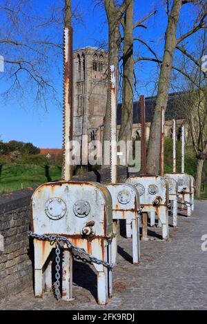 Vista dalla serratura presso la Chiesa di nostra Signora dell'Assunzione (1210-1225) a Damme (Fiandre Occidentali), Belgio Foto Stock