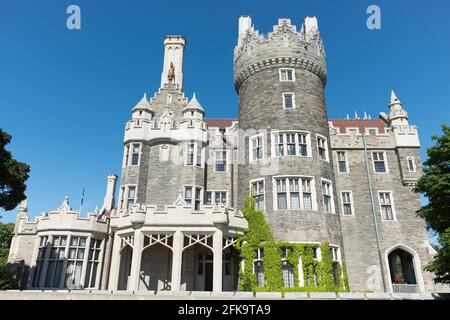 Casa Loma (Toronto) - esterno rivolto a ovest (dal parcheggio) Foto Stock