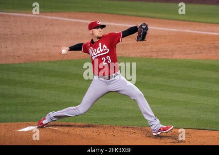 Cincinnati Reds lanciando il lanciatore Jeff Hoffman (23) durante una partita di MLB contro i Los Angeles Dodgers, martedì 27 aprile 2021, a Los Angeles, CIRCA Il Foto Stock