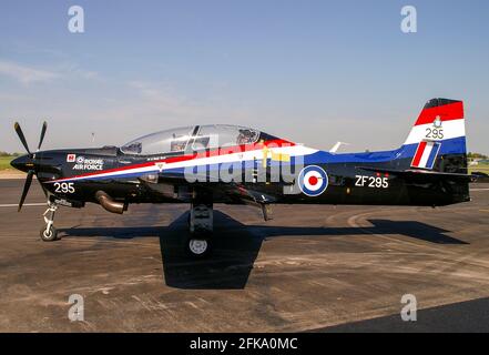 RAF Tucano T1 in colori speciali da esporre agli airshow e agli eventi in tutto il Regno Unito per il 2007. Aereo della Royal Air Force a strisce patriottiche Foto Stock