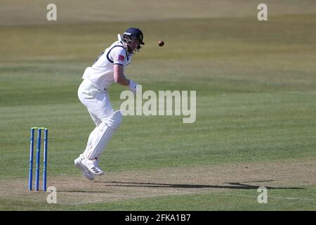 CHESTER LE STREET, REGNO UNITO. 29 APRILE Warwickshire's Liam Norwell batting durante il LV= County Championship match tra il Durham County Cricket Club e il Warwickshire County Cricket Club a Emirates Riverside, Chester le Street giovedì 29 Aprile 2021. (Credit: Mark Fletcher | MI News) Credit: MI News & Sport /Alamy Live News Foto Stock